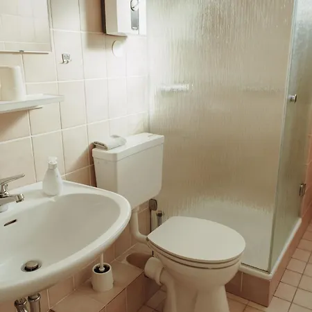 아파트 Gaestehaus Broecker 7 *