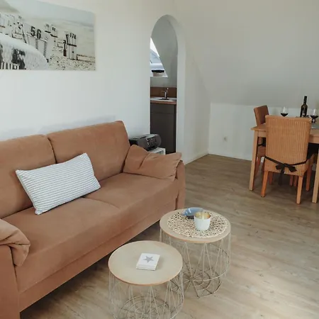 Gaestehaus Broecker 7 דירה בוסום